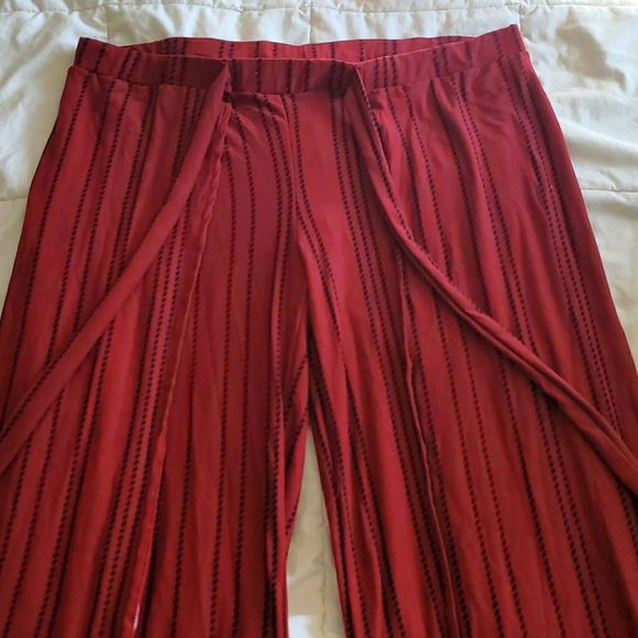 Stylish red pants - Picture 2 of 4